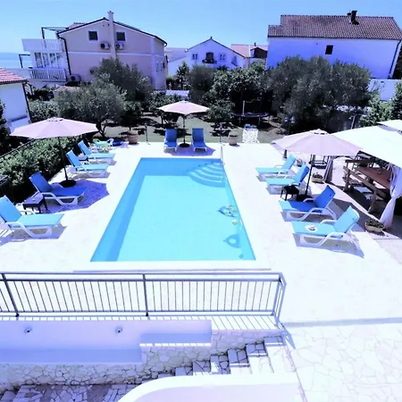 In Okrug Gornji Mit Schoenem Pool Und Meerblick By Interhome * Trogir