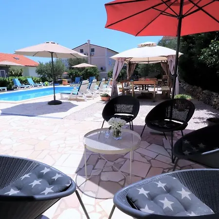 Holiday home In Okrug Gornji Mit Schoenem Pool Und Meerblick By Interhome