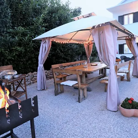 Holiday home In Okrug Gornji Mit Schoenem Pool Und Meerblick By Interhome
