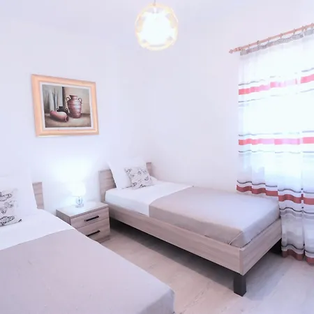 Holiday home In Okrug Gornji Mit Schoenem Pool Und Meerblick By Interhome *