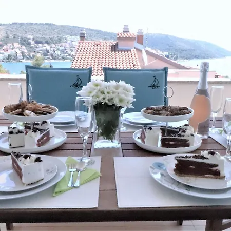 Holiday home In Okrug Gornji Mit Schoenem Pool Und Meerblick By Interhome *