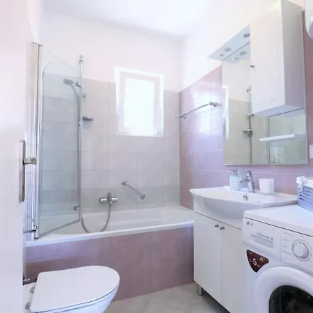 Holiday home In Okrug Gornji Mit Schoenem Pool Und Meerblick By Interhome *