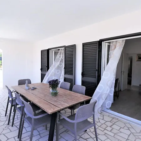 Holiday home In Okrug Gornji Mit Schoenem Pool Und Meerblick By Interhome *