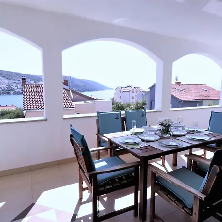 Holiday home In Okrug Gornji Mit Schoenem Pool Und Meerblick By Interhome