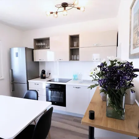 Holiday home In Okrug Gornji Mit Schoenem Pool Und Meerblick By Interhome *