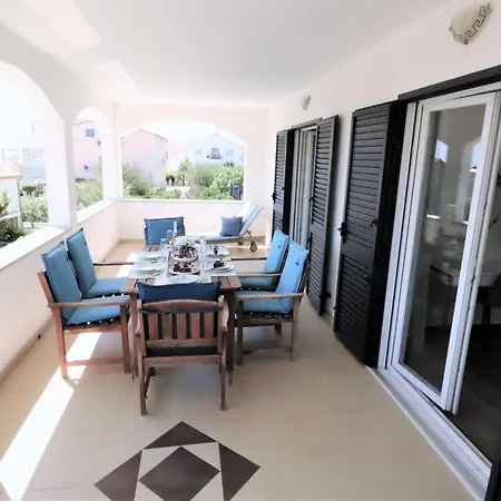 In Okrug Gornji Mit Schoenem Pool Und Meerblick By Interhome Holiday home